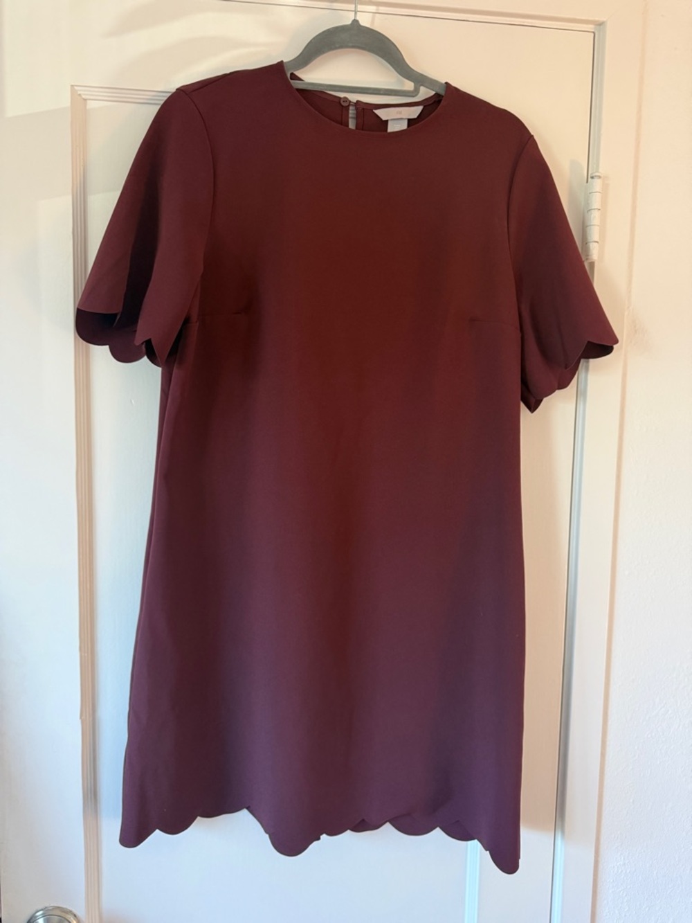 Never Worn H&M Burgundy Scalloped Hem Shift Dress Size M - Work Office